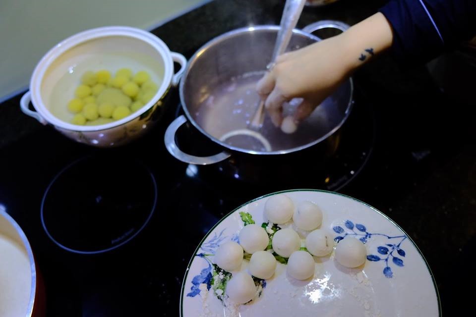 Vietnamese-glutinous-rice-ball-recipe-How-to-make-banh-troi-nuoc-recipe-8