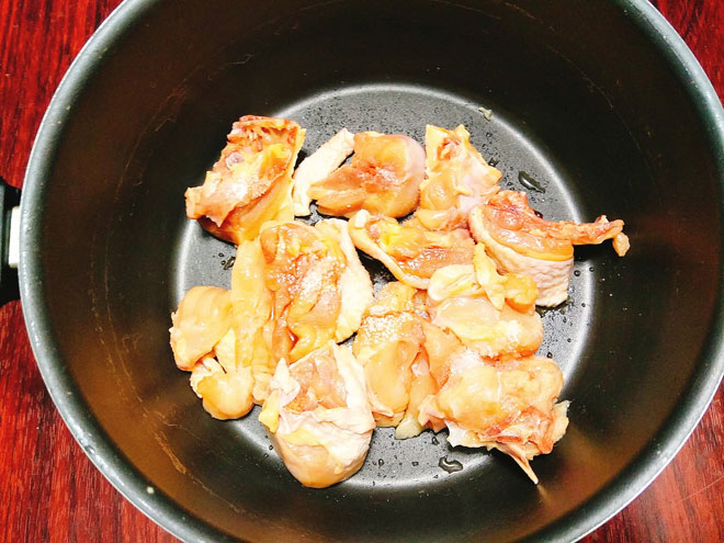 Ga-xao-sa-ot-Recipe-Vietnamese-Chicken-with-lemongrass-and-chili 5
