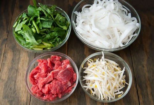 Pho-Xao-Recipe-Stir-Fried-Rice-Noodles-with-Beef 2