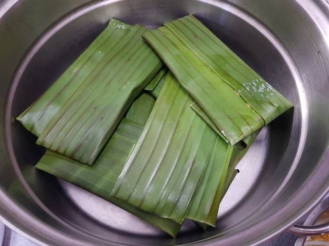 Banh-Nam-Recipe–How-to-make-Flat-steamed-rice-dumpling 18