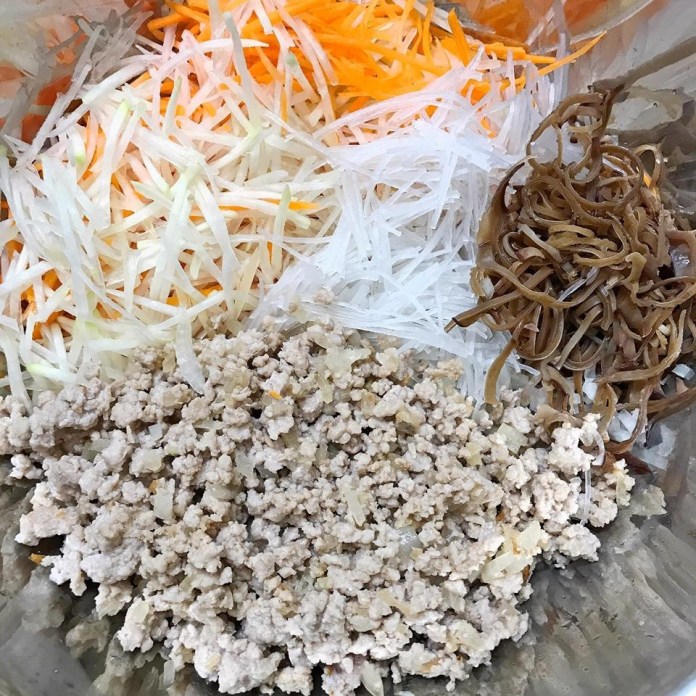 Banh-goi-Recipe–How-to-make-Vietnamese-Crispy-Dumplings 2