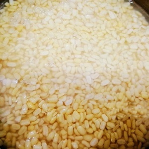 Xoi-bap-Recipe–Sticky-rice-with-Corn-and-Mung-beans 5