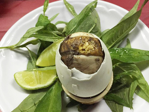 What-is-balut-egg-Lets- discover-how-to-eat-balut-in-Vietnam 6