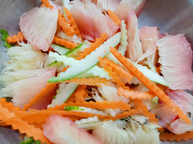 Vietnamese-pomelo-salad-with-shirmp-and-dried-squid-recipe 6