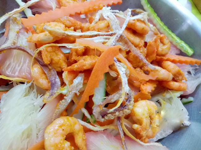 Vietnamese-pomelo-salad-with-shirmp-and-dried-squid-recipe 7