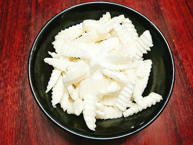 Cu-Cai-Muoi-Recipe–Vietnamese-Pickled-Daikon 4